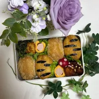 1/30❤︎主人の五目いなり寿司弁当🌱

＊ 五目いなり寿司
＊ 魚肉ソーセージたまご焼き
＊ ヤンニョムチキン🍗
＊ えびとひじきのふんわり揚げ
＊ほうれん草の胡麻和え|Makinsさん