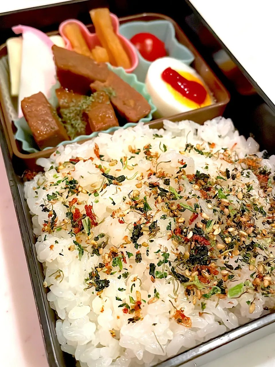 おっさん弁当　チーカマ　漬け物　🍅　板東英二　ハンバーグ|ひげおやじさん
