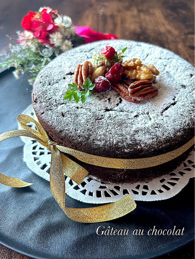 Snapdishの料理・レシピ写真:ガトーショコラ｜まるっとホールで♡手作りバレンタインケーキ特集！！