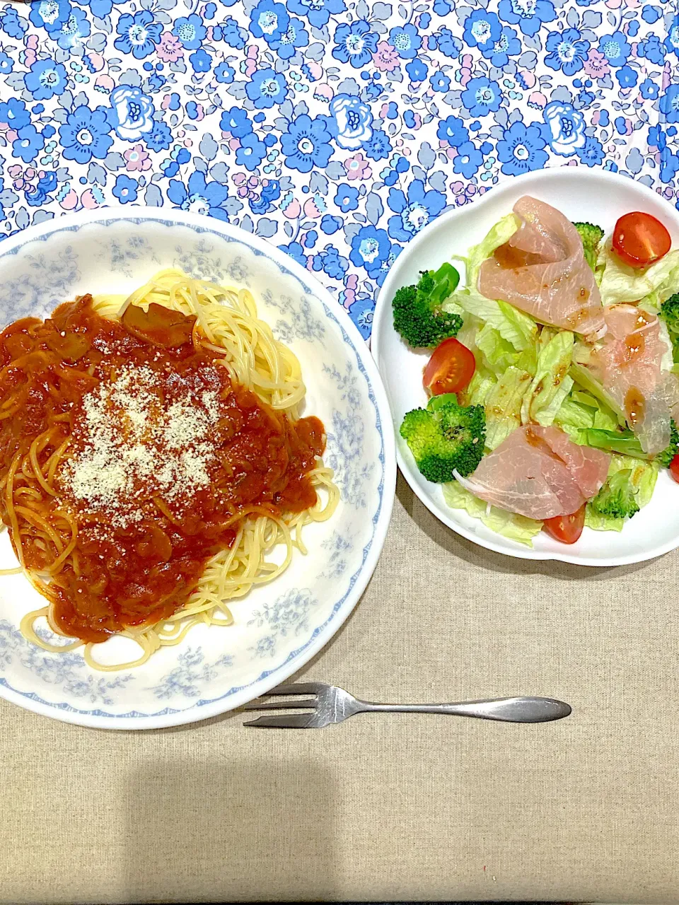 ミートソースパスタと生ハムサラダ|おしゃべり献立さん