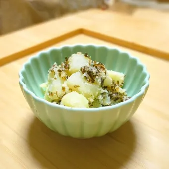 Snapdishの人気料理写真:じゃが塩昆布バター🥔