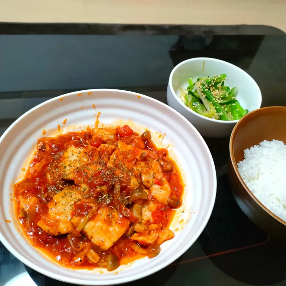 鶏むね肉のトマト煮込み＆きゅうりと小松菜の洋風ナムル|たまさん