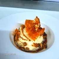 Deconstructed crème brulee with vanilla glaze and crushed candied pecans|Matt Burleighさん