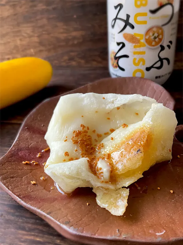 Snapdishの料理・レシピ写真:つぶみそバター餅｜【つぶみそ】をかけるだけで、料理の楽しさが急上昇！かけたい時が「みそ変」チャンス！