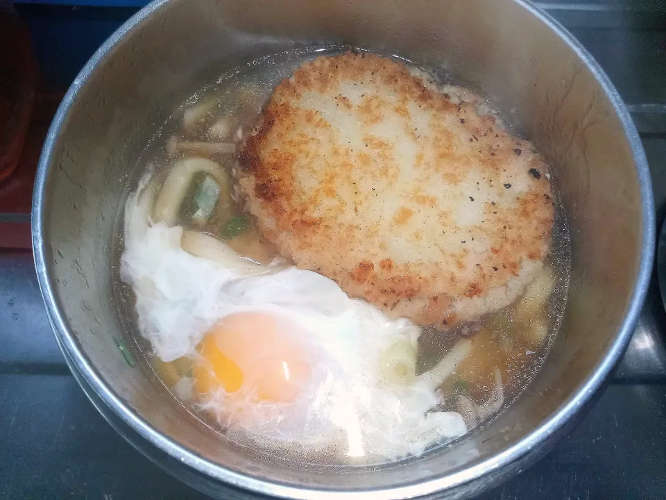 生タマゴ乗せとろみ付き牛丼汁コロッケうどん|darkbaronさん