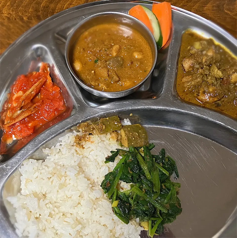 献立　ちょっとアレなカレー🐏|ななごさん