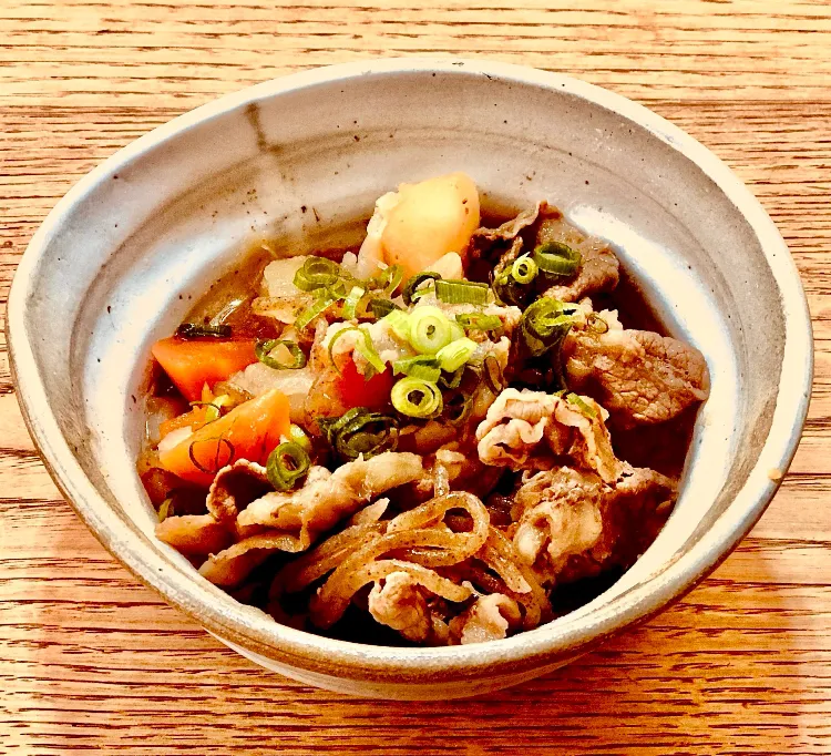 「2日目の肉じゃが」🥔
常備菜とエノキ茸の味噌汁を
添えて 朝ごはん💦|ばくあんしゃさん