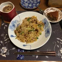 炒飯、野沢菜漬け、ホットコーヒー、手作りバナナチョコケーキ(昼飯)|enarinさん