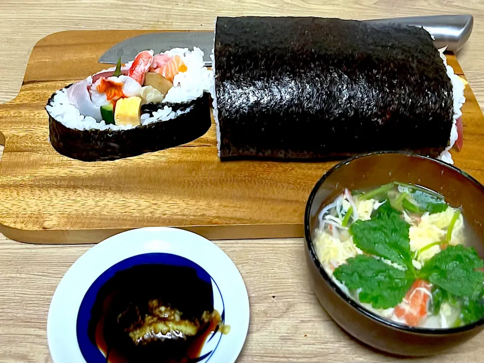 恵方巻き　カニカマ三つ葉のかき玉汁|銀蔵じいちゃんさん