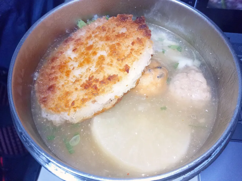 みぞれ仕立てのとろみ付きおでんコロッケうどん|darkbaronさん