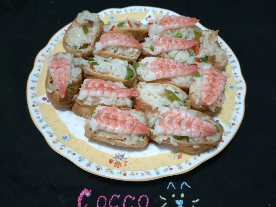 巻き寿司の日にあえて五目お稲荷さん✨|cocco+さん