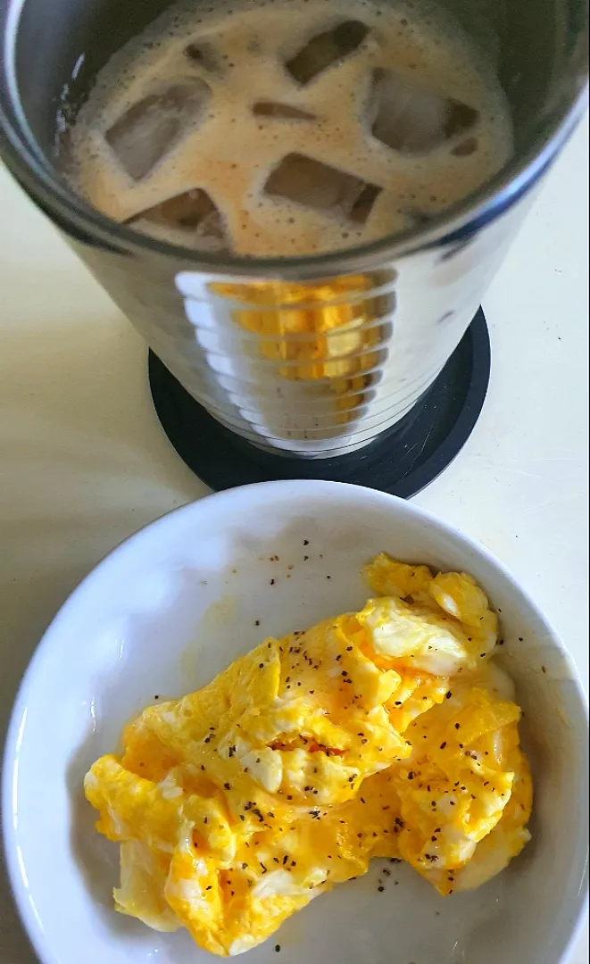 Good morning breakfast scrambled butter eggs & iced latté 😋😘🤤|🌷lynnlicious🌷さん