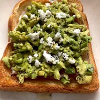 アボガドトースト🥑🍞|さっちーさん