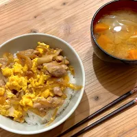 鶏のてりたま丼 & かぼちゃと玉ねぎのお味噌汁|ぺろたんさん