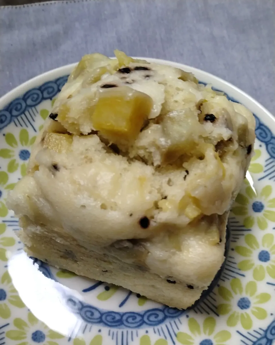 炊飯器で炊いた さつまいもで 蒸しパン|よっちびやばんぶーさん