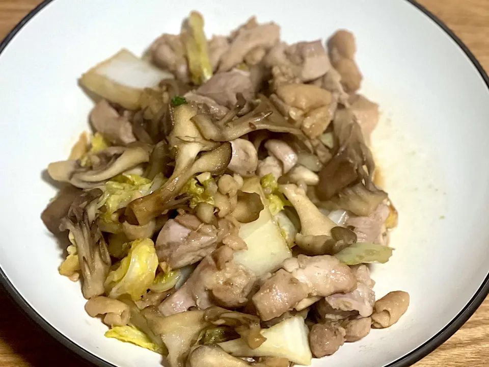 ☆鶏肉白菜舞茸ガーリックバター醤油炒め|まぁたんさん