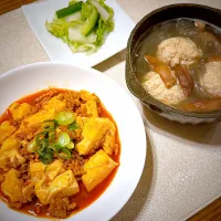 🍴麻婆豆腐🍴鶏団子スープ🍴白菜ときゅうりのお漬物👵🏻|Mさん