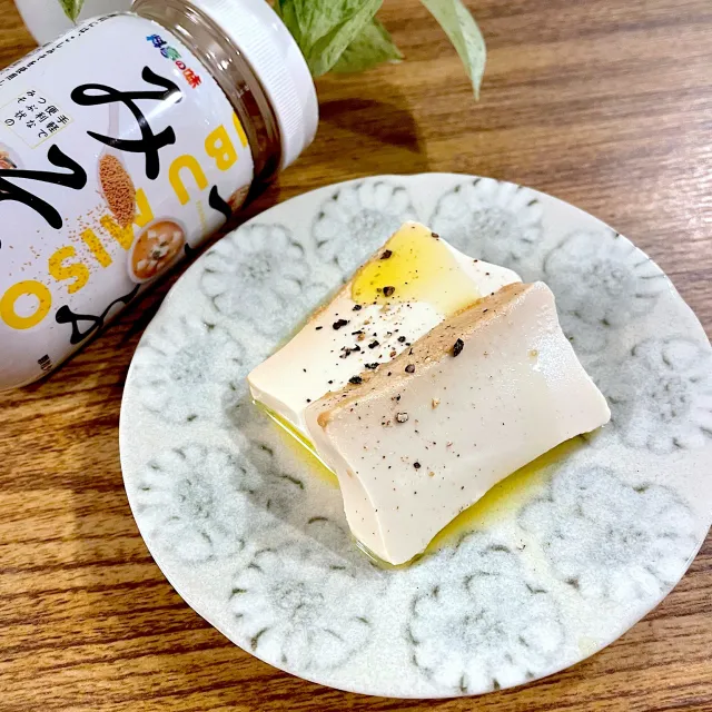 Snapdishの料理・レシピ写真:お豆腐のつぶみそ漬け｜【つぶみそ】をかけるだけで、料理の楽しさが急上昇！かけたい時が「みそ変」チャンス！