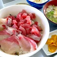 ブリと中落ちの二色丼|901さん