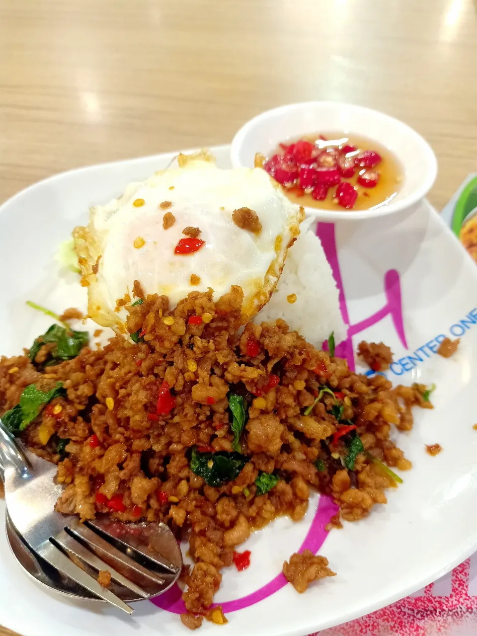 Stir-fried Holy Basil w/ Pork Topped w/ Fried Egg aka
Pad Kaprao Moo Sup & Kai Dao (ผัดกะเพราหมูสับ + ไข่ดาว)|An'leeさん