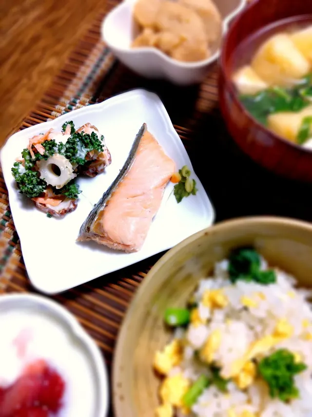 Snapdishの料理・レシピ写真:FitDishの北海道産鮭の塩麹焼き｜続報 第三弾！【SDユーザーさんが絶賛体験中】あなたにぴったりのおかずをお届け「FitDish」のココが好き！