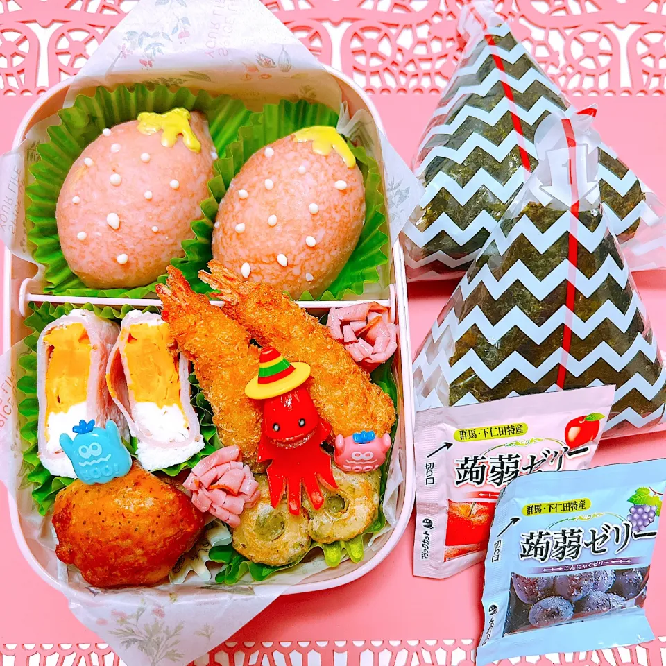 苺ミルクケーキ&おにぎりお弁当🍱|miyurumoさん