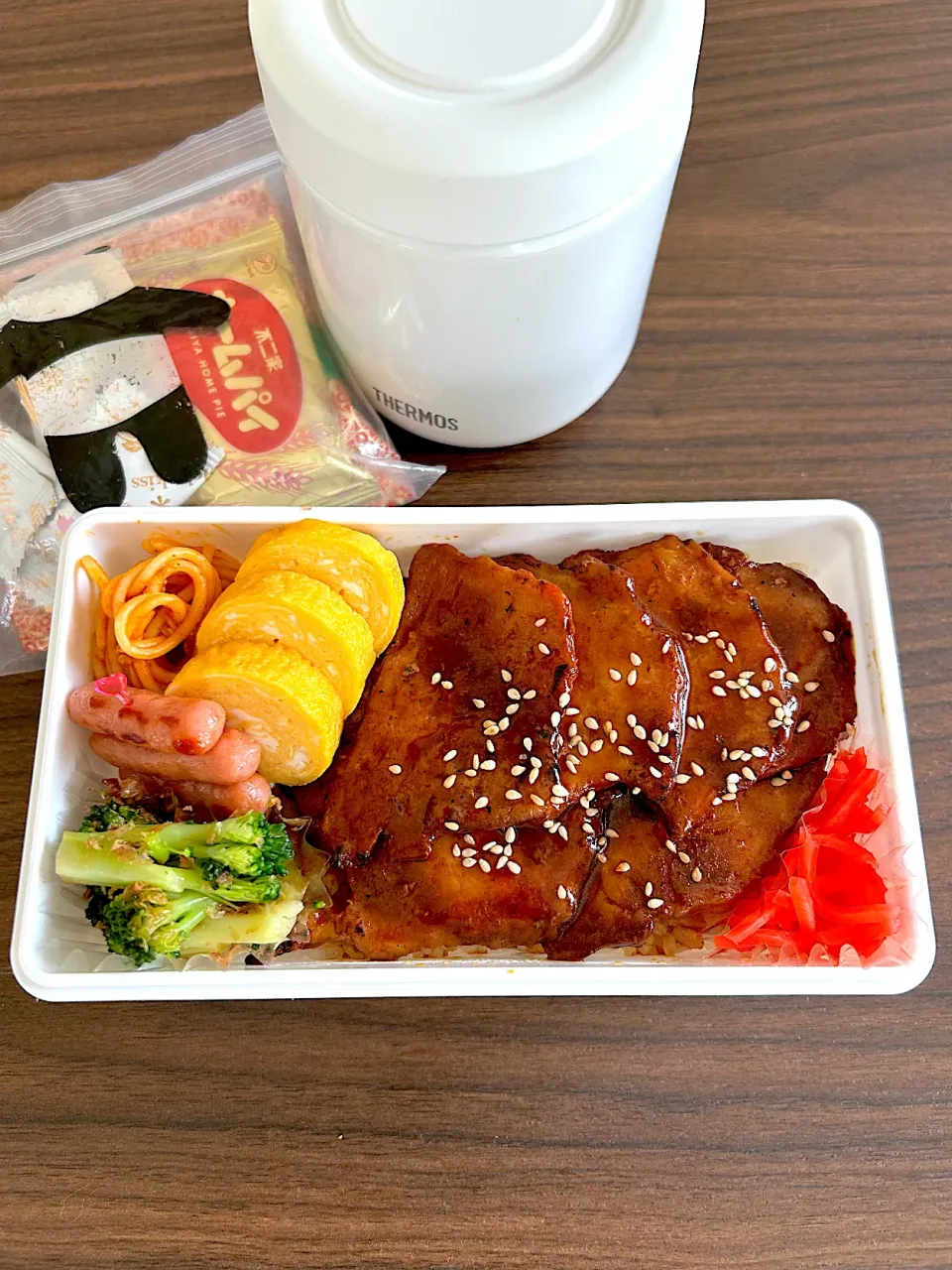 豚丼弁当〜🎵|やっちさん