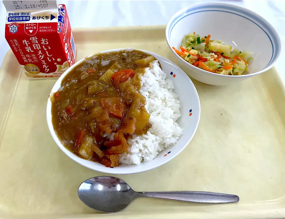 昼食　給食のカレー🍛|ちゃっぴ〜さん