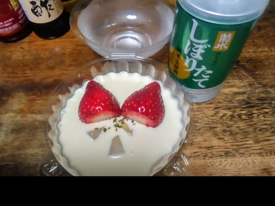 菊水しぼりたて純米生原酒でナタデココ入りクリームチーズムース|にんにくと唐辛子が特に好き❤️(元シャリマー)さん