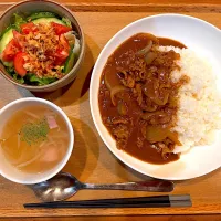 夜ご飯(ハヤシライス、トマトサラダ、もやしスープ)|cocomikaさん