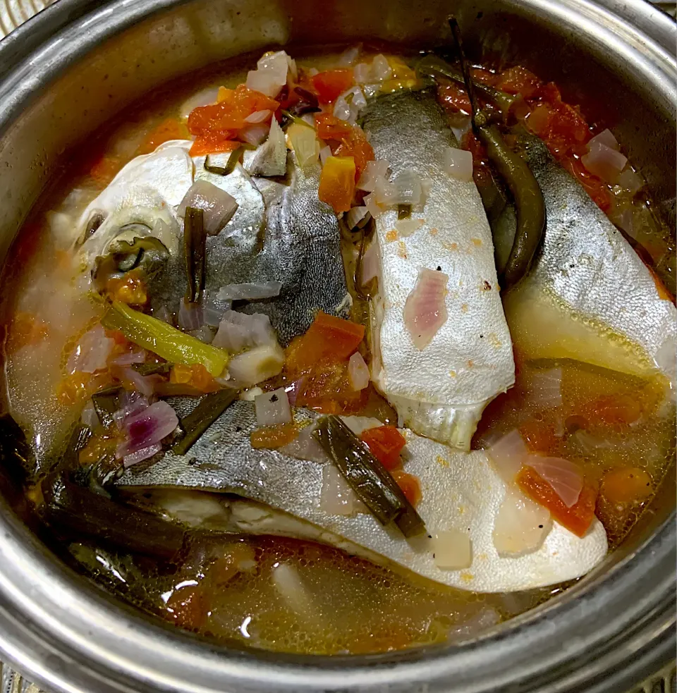 Stewed fish in tomatoes, onions and calamansi juice|Ahnneさん