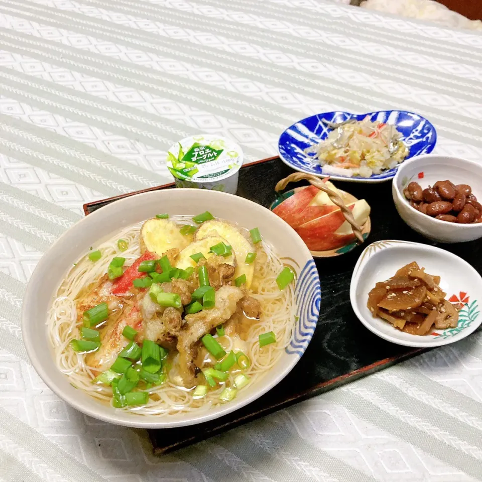 grandmaの晩ごはん☆ 今夜は寒いから、天ぷら素麺と白菜の酢の物…
頂きます|kaoriさん