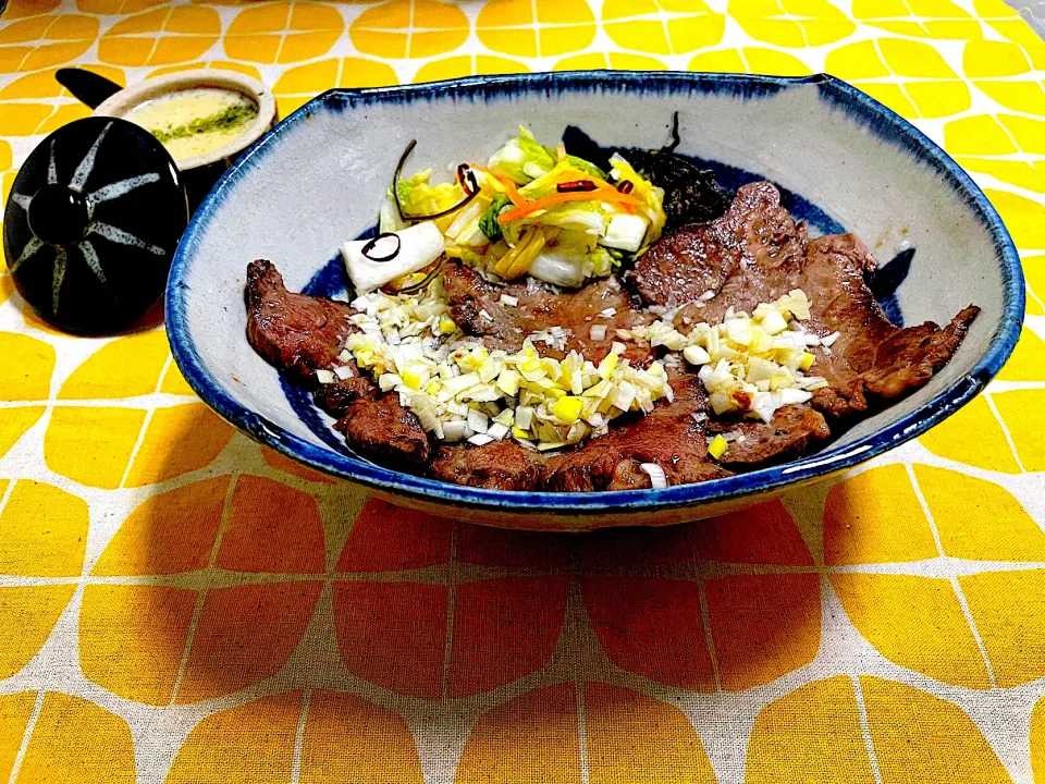 牛タンとろろ丼|ももさん