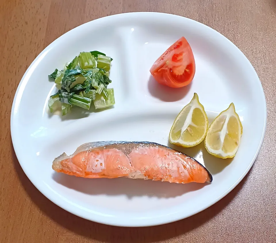 セロリのだしマヨネーズ和え、トマト、塩鮭|ナナさん