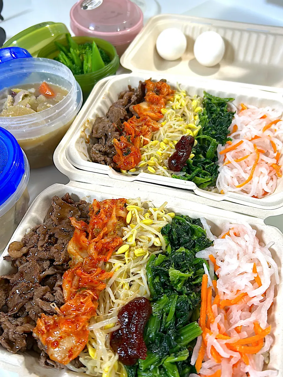紫もち麦ロウカット玄米ビビンバ丼　温玉　具沢山味噌汁　ブロッコリー🥦スナップエンドウ🫛|まゆさん