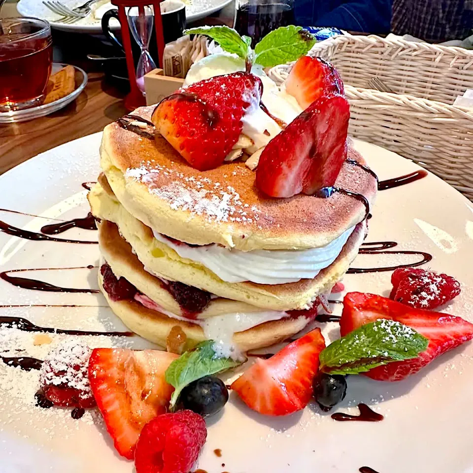 Strawberry Shortcake Pancakes at a Japanese style coffee shop|gonbenさん