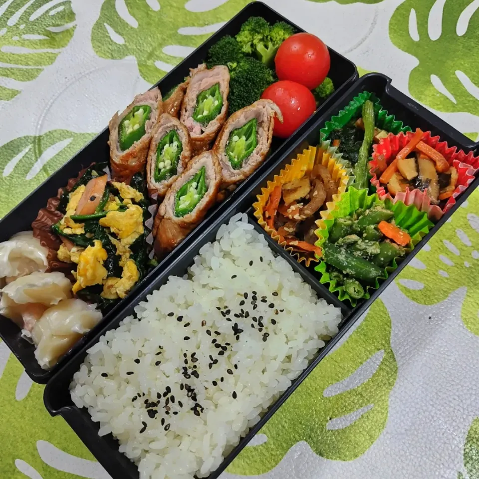 オクラの肉巻きお弁当です✨|rikako♪。.:＊さん