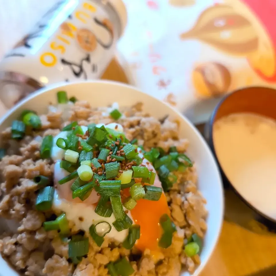 ✰粒味噌✰卵　鶏そぼろ丼/たまねぎ味噌クリームスープ〜マルコメさんのインスタント〜|チョコさん