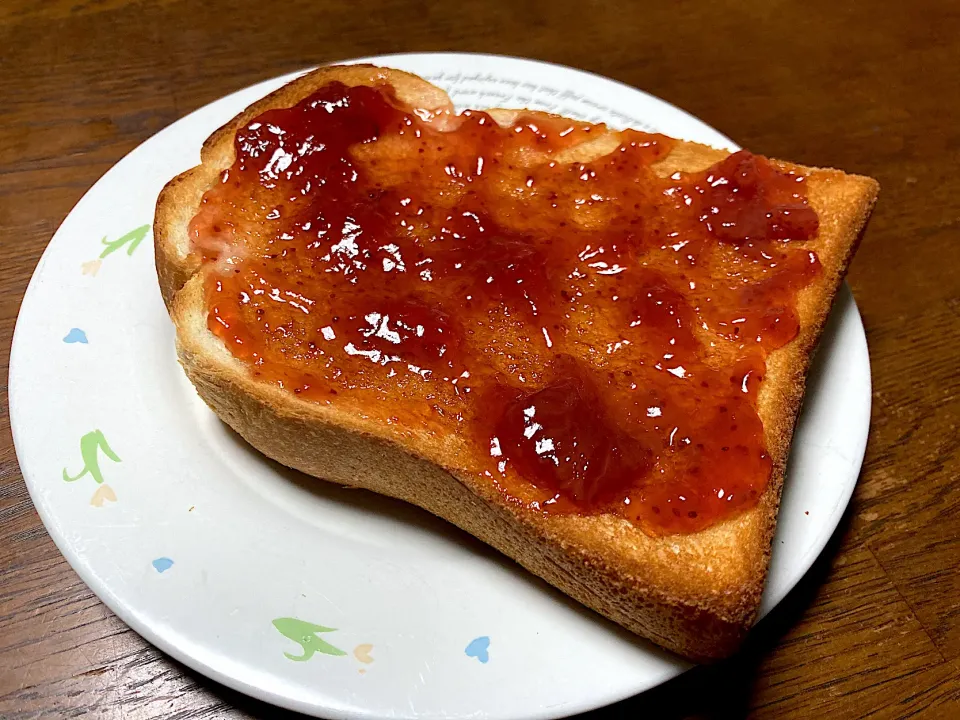 いちごジャムトースト|はっちぃさん