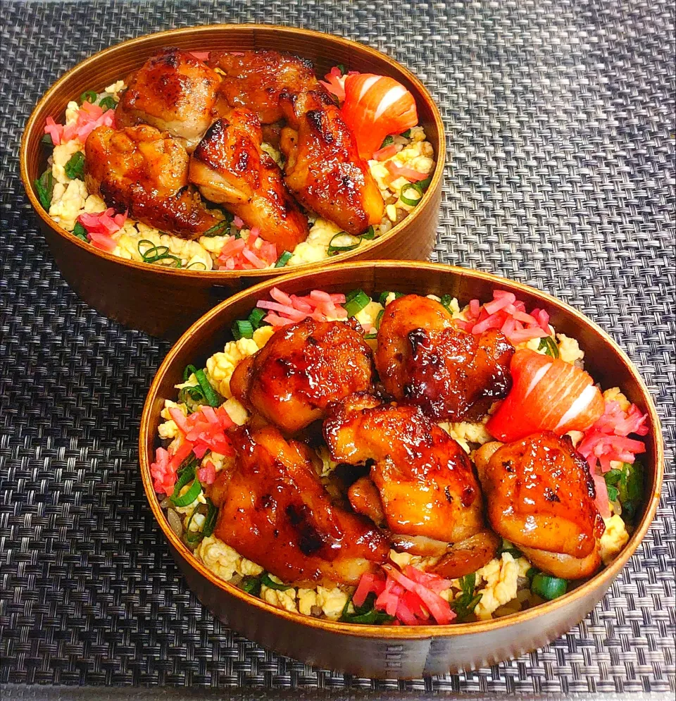 母とムスコのラブラブおソロ♪うなぎのたれご飯で炙り焼き鳥どーん弁当|からあげビールさん
