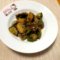 なすとサバ缶の炒め物🍆🐟| めっちいさん