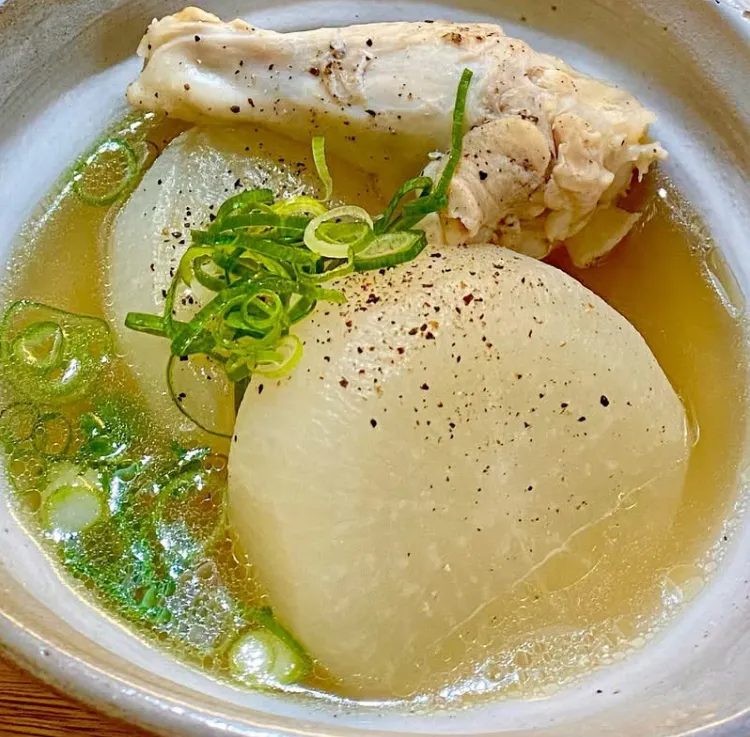 「大根と手羽のスープ煮」🐓
梅やきめし を添えて 昼ごはん💦|ばくあんしゃさん