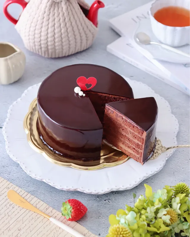 Snapdishの料理・レシピ写真:チョコレートケーキ🍫｜まるっとホールで♡手作りバレンタインケーキ特集！！