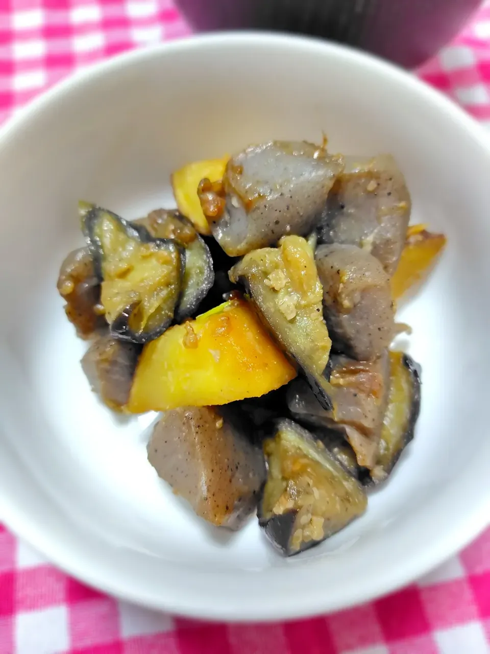なすとさつまいも、こんにゃくの焦がしみそ醤油麹炒め|藤さんちのごはんさん
