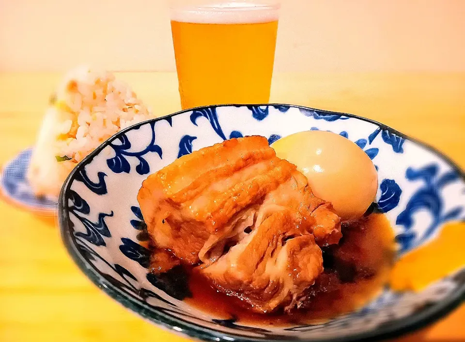 豚の柔らか角煮と煮卵（鮭と色々混ぜおにぎり）|Falco*さん