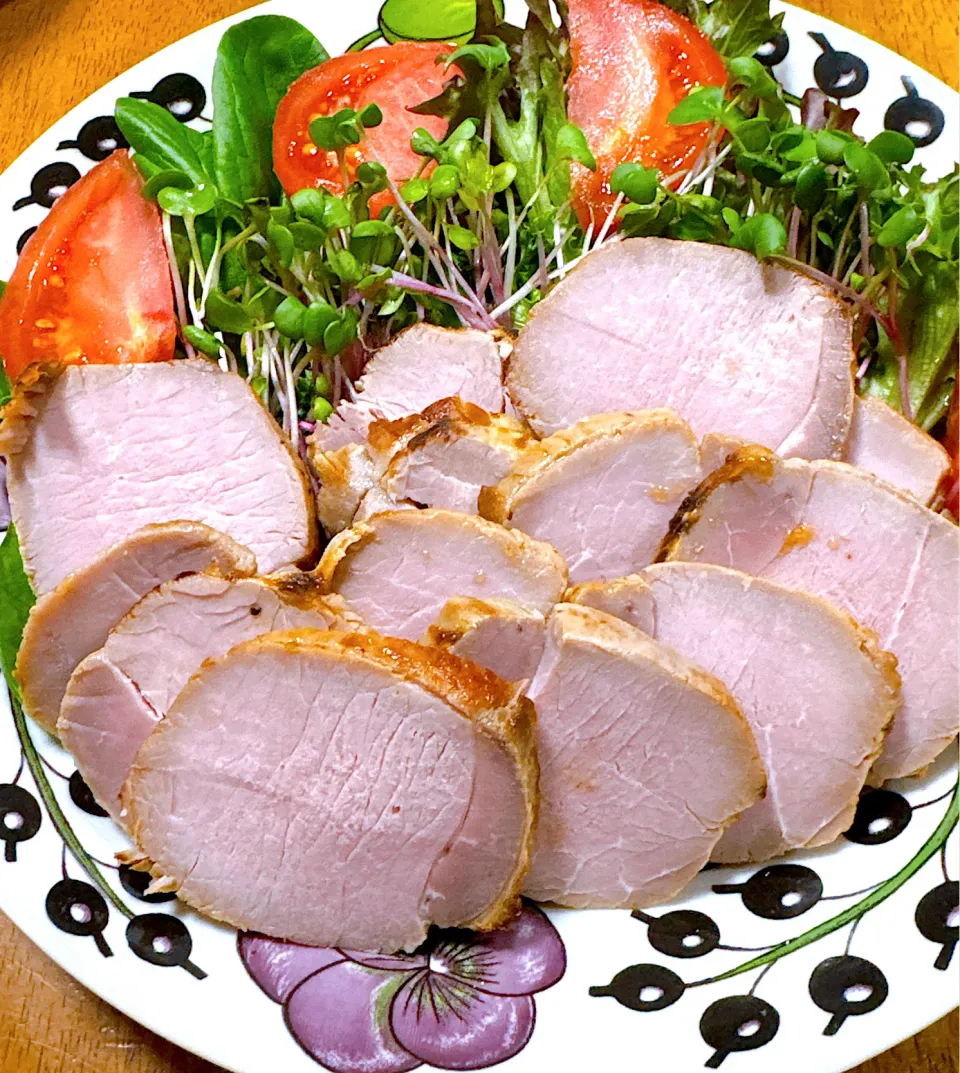 塩糀パウダーで塩焼豚！中はこんな感じのピンク色🩷|Blueberry🫐さん