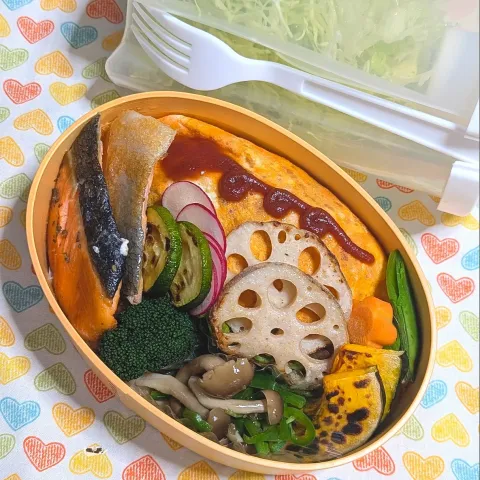 「プラス糀 生塩糀パウダー黒胡椒ブレンド150g」を使ってみたSnapdishの料理・レシピ写真:本日のお弁当〜オムライスとサーモンのバジル焼き