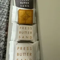 最近これにどハマりなのです。PRESS BUTTER SAND. 珈琲にもアールグレイにもよく合います。美味しくいただきました。|sniper66さん