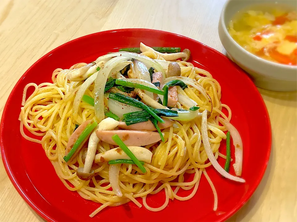 魚肉ソーセージを使った味噌風味の和風パスタ|のひさん