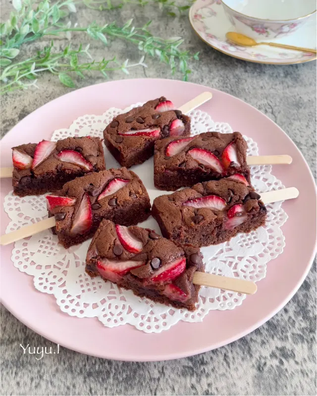 Snapdishの料理・レシピ写真:生いちごのブラウニー🍓｜まだ間に合う手作りバレンタイン♪